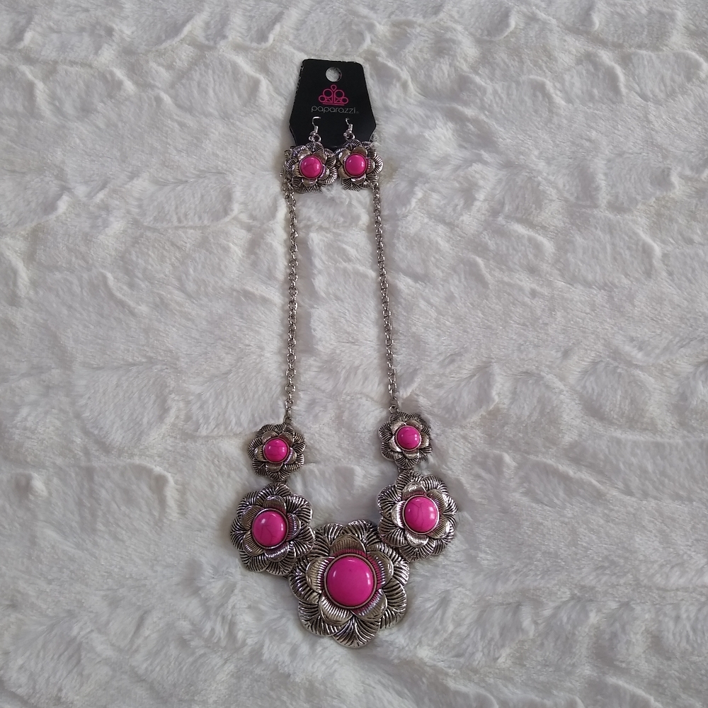 Paparazzi Flower Necklace & Earrings Set